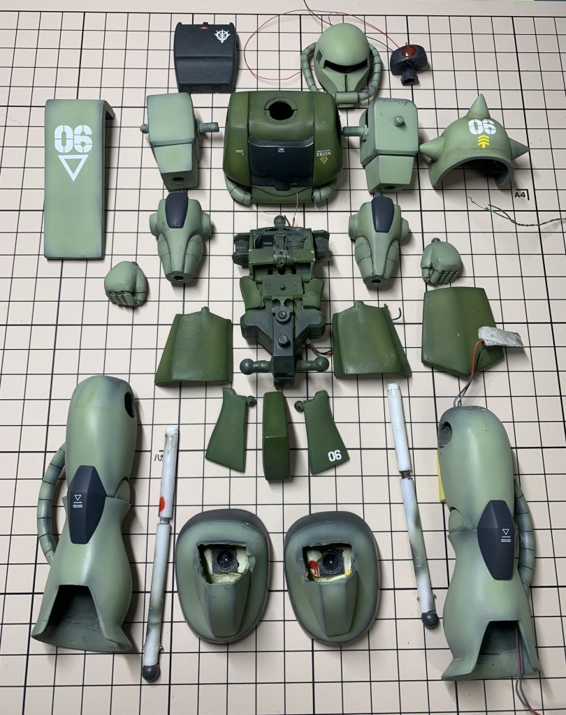 各関節にポリキャップに置き換え、後ハメが出来る様に加工。