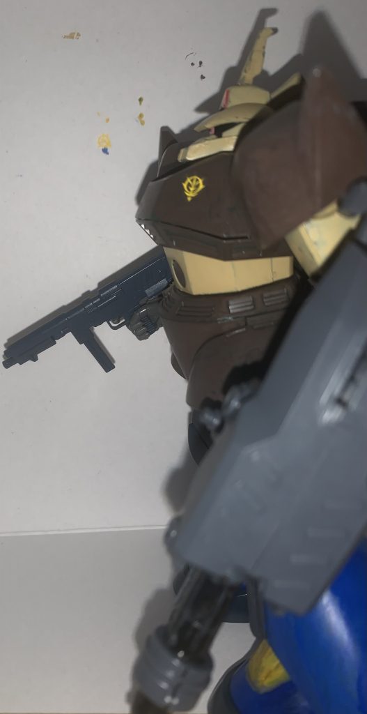 パイルとマシンガン装備になります。実はパイルが重くいい感じに保持してくれないから指で支えている為こうなりました(汗