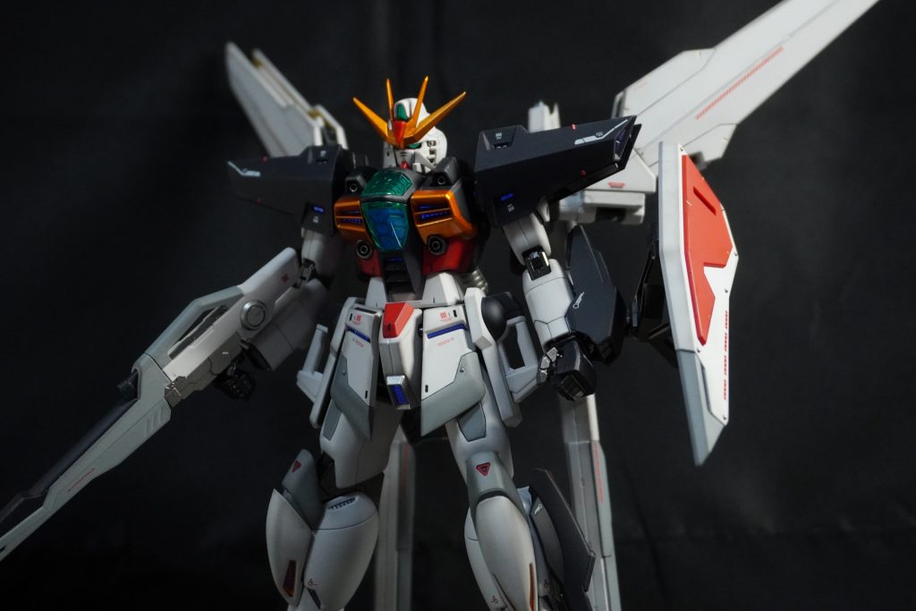 武器を持たせてもカッコイイ!シールドにメタルボールを埋め込んでいますが、よく見えないですね...