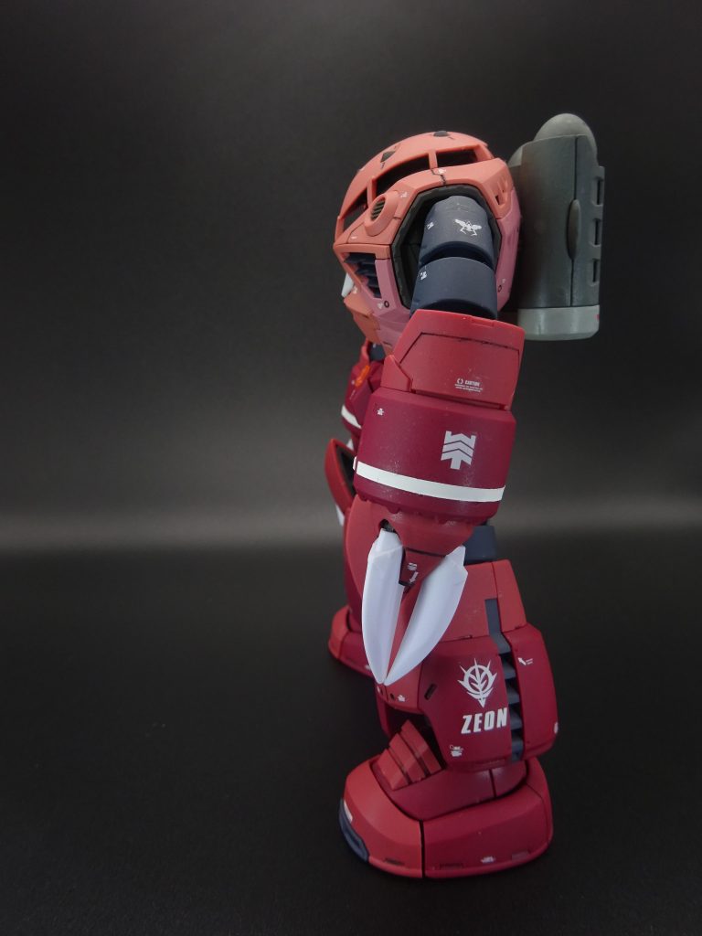 左側面。バックパックは、なんとなくグレー系で塗ってみました。