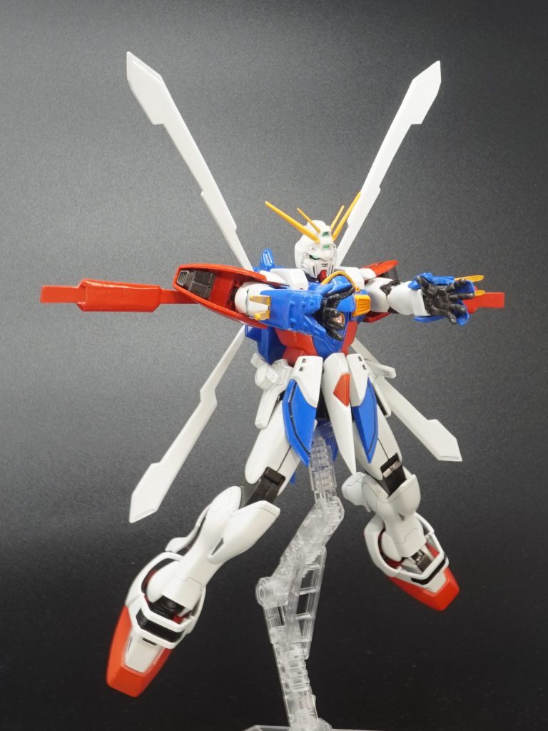 「石破天驚拳!」スタビライザーを展開するとキットのものよりシルエットがかなり大きくなります。