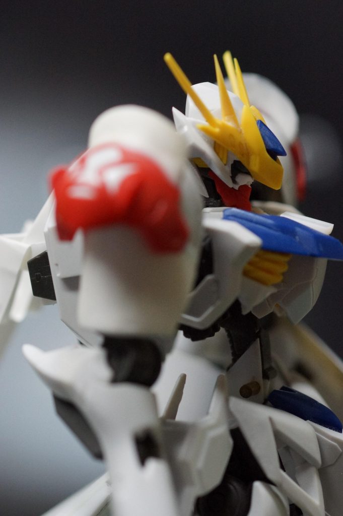 腰は10㎜位延長してます頭のアンテナも切って付けて削って増やしてます細かいところですが、頭頂がとんがりを削って少し平にしてます