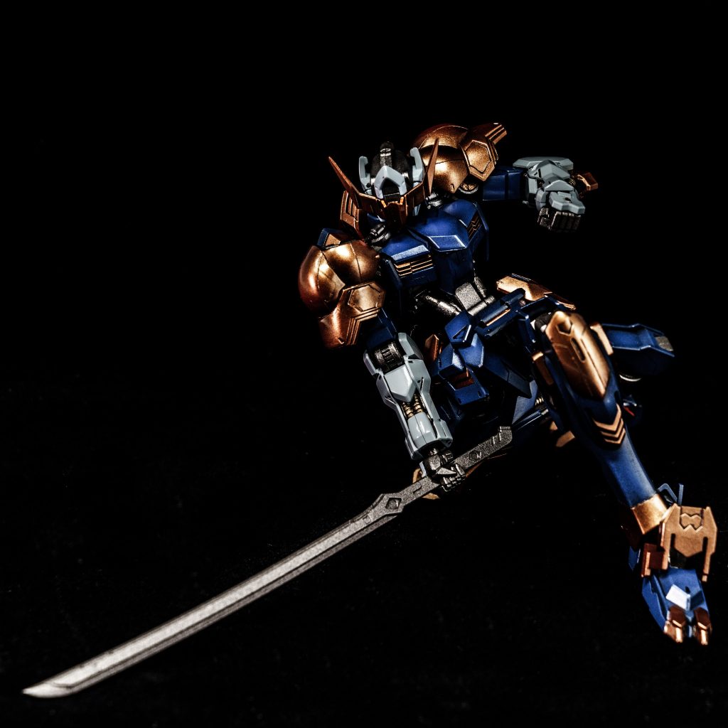 前回、約25年ぶりのプラモ復帰として製作したRG Hi-νガンダムで、RGの大変さを身にしみましたので、今回はHGです。カラーリング変更するのでエアブラシで全塗装です。調色にすごく時間がかかってしまいました。