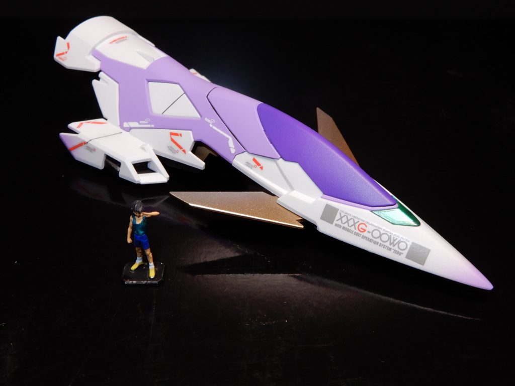 ヒイロも完全塗装済み。盾翼もゴールド・シルバーでグラデーション。グリーンも一工夫して質感を高めました。