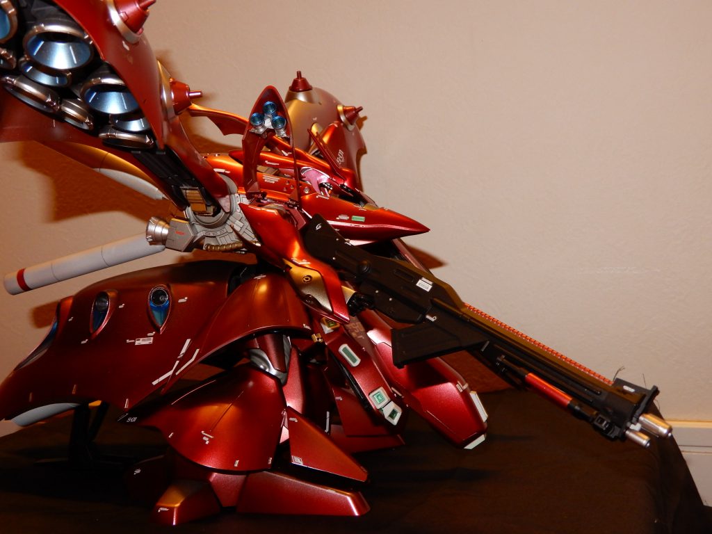 銃のブラックは艶消しにして、キャンディとのコントラストを演出しました。