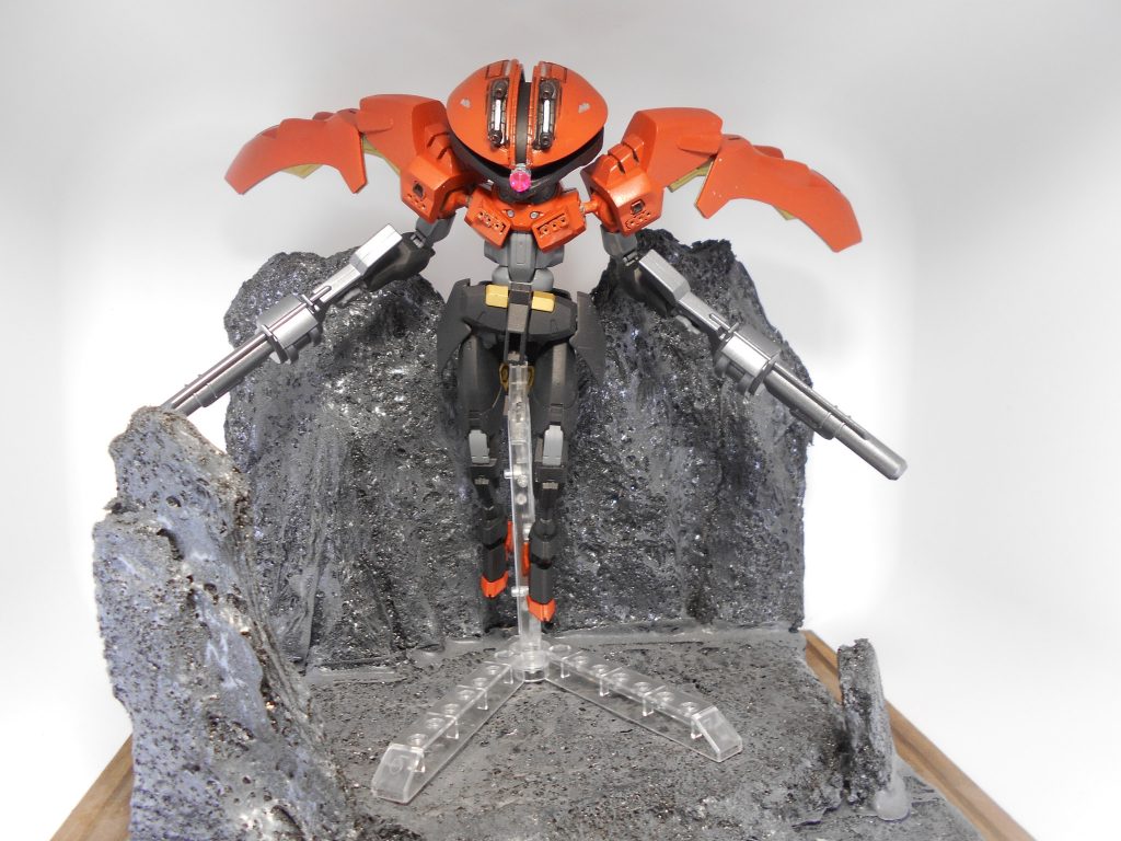 装甲をパージすると細身の高機動形態になります。