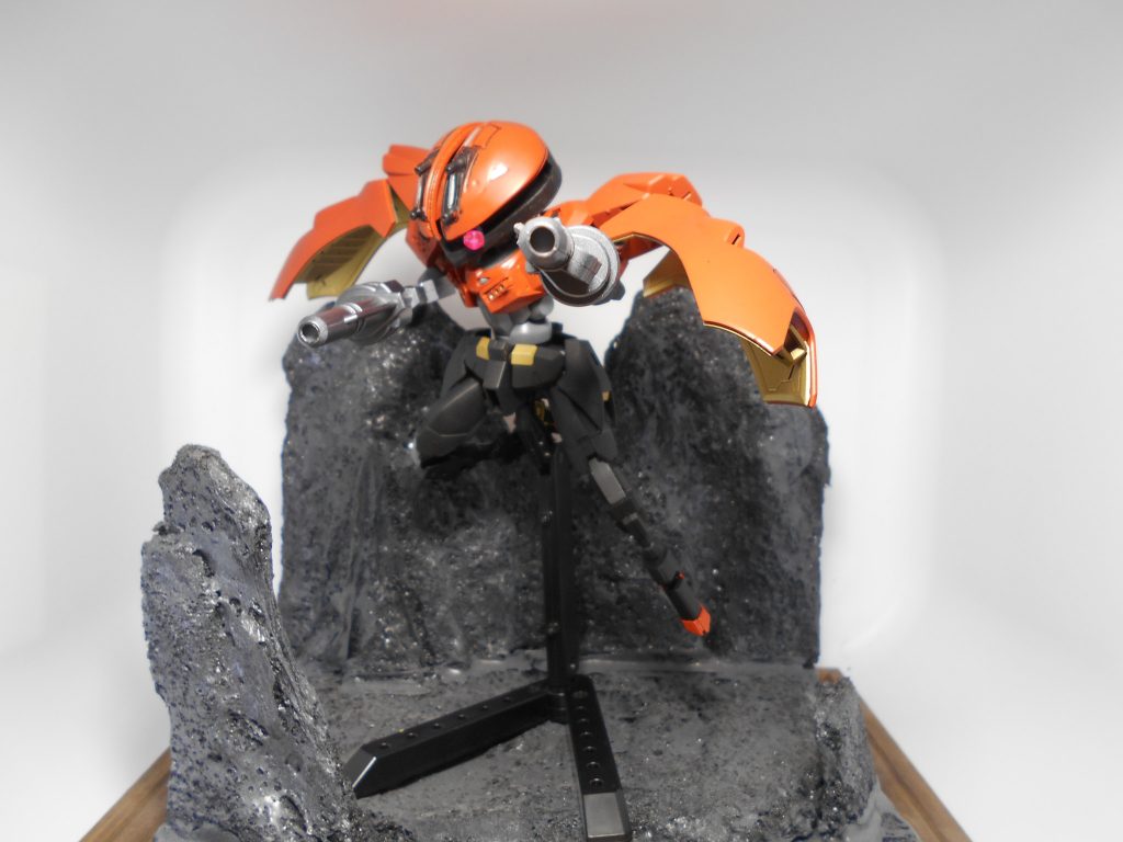 高機動形態では二挺のハンドキャノンで戦います