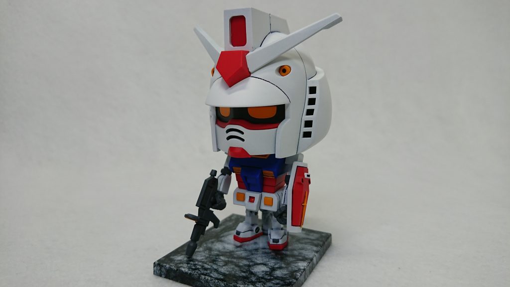 トリコロールカラーガンプラくん–4枚目/制作者：しらいし