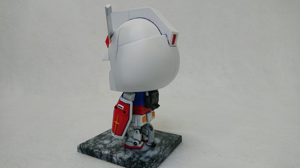 塗装中に一回落としてしまい頭部の塗装が一部剥げてしまいました・・・