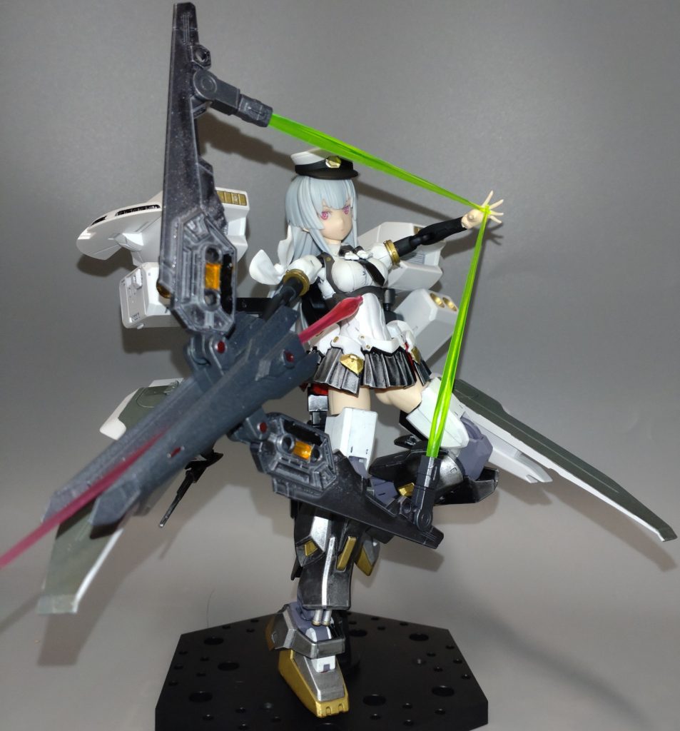 手持ち武装の弓矢発射イメージなポージングです。