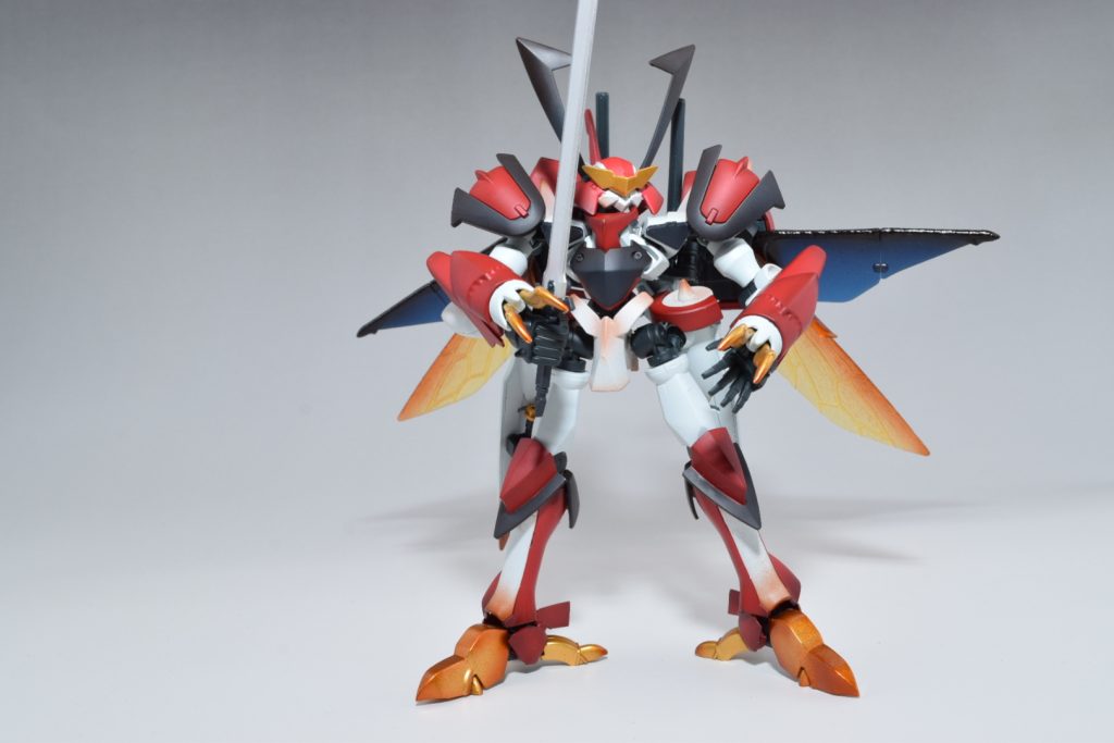 剣はグレイズリッターから拝借。ダンバインやサーバインみたいなポーズをビシッと決めたかったけど可動ががが…