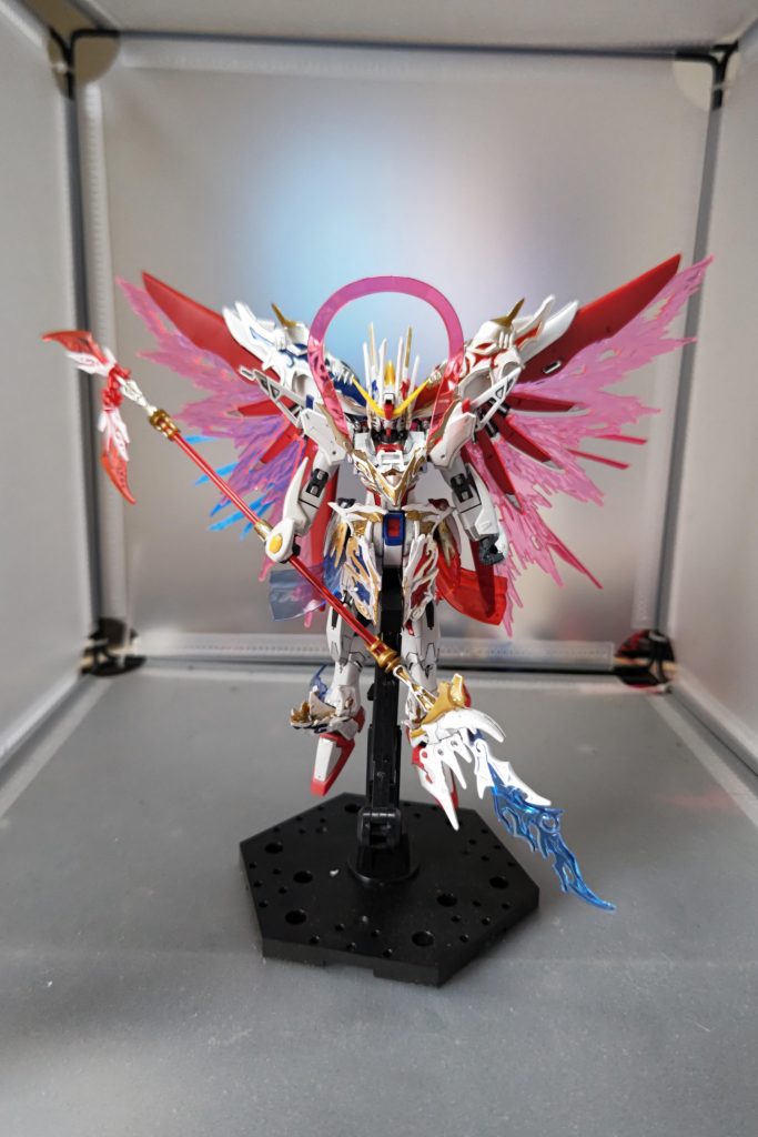 オリジナル要素として光の翼と武器も装備させてみました。