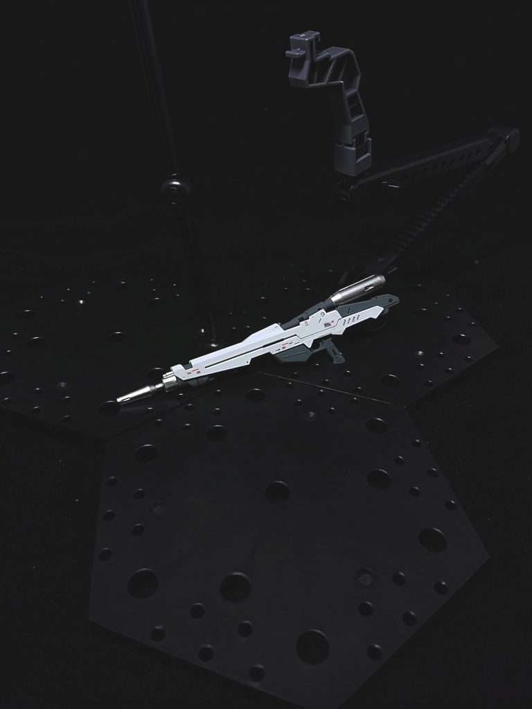 ビームライフル。実はEパック? E-CAP? と思われるシルバーの筒の部分を喪失しまして(泣 ジャンクパーツを使って自作しています。温かい目で見守って下さると嬉しいです。