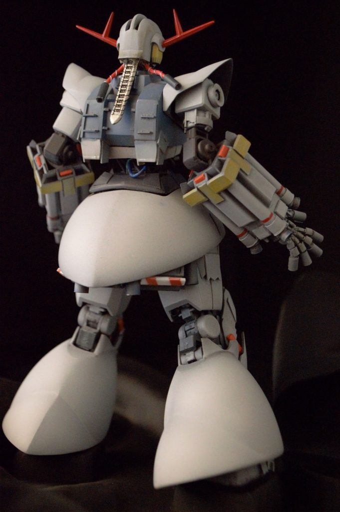 膝、肘あたりはほぼザクのままです