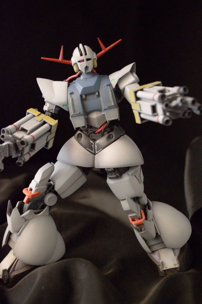 中身はHGUCなので、若干ポーズも自由度が上がっています