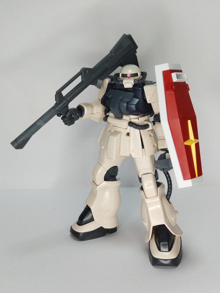 ミリタリーの知識がないので、疑問というのは、訓練用の旧式、しかも、接収した敵機の専用装備が、いつまでも製造されるのか? ザクシリーズなら、機体も装備も大量に残っていたのかもしれない。それでも、連邦軍で制式採用されている装備を使用しないと、訓練にならないのでは?