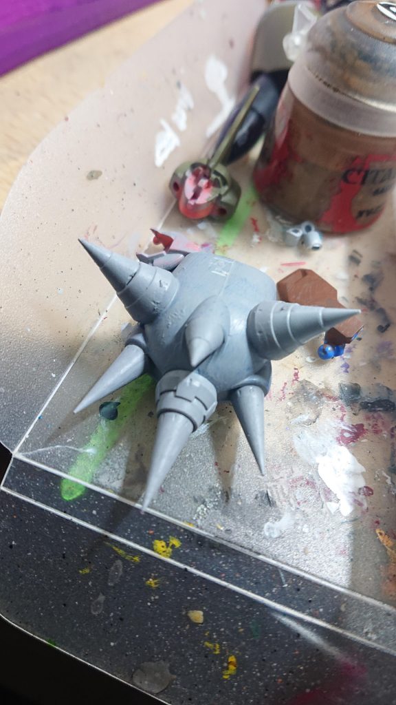 肩はでかいほうがハッタリが効くので、棘をいっぱいはやしました