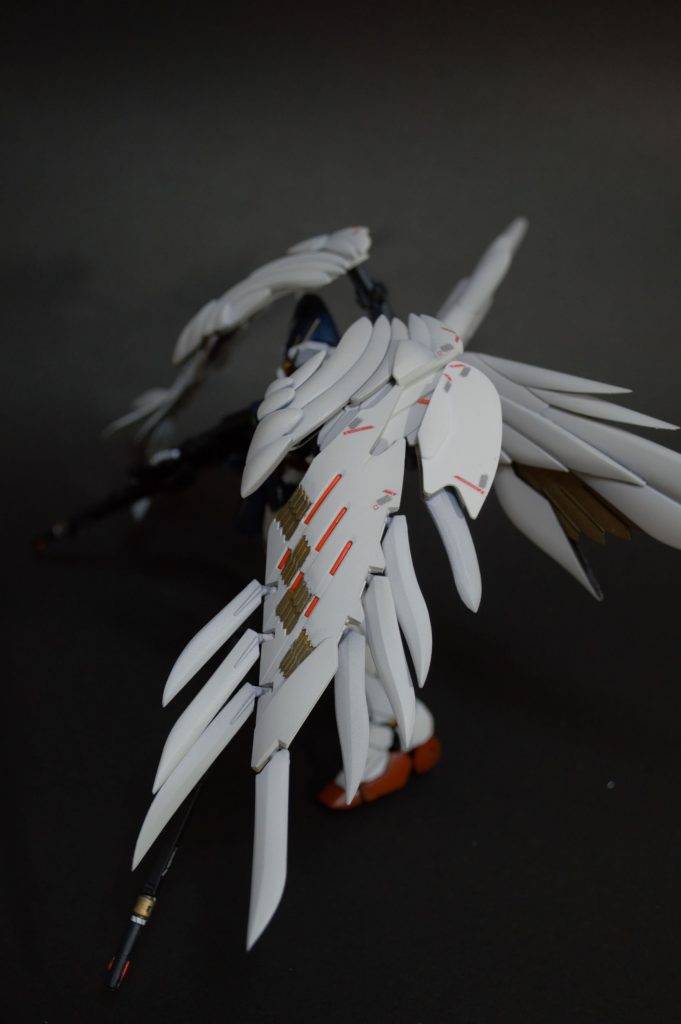 羽根のエッジは削り込みました刺さります