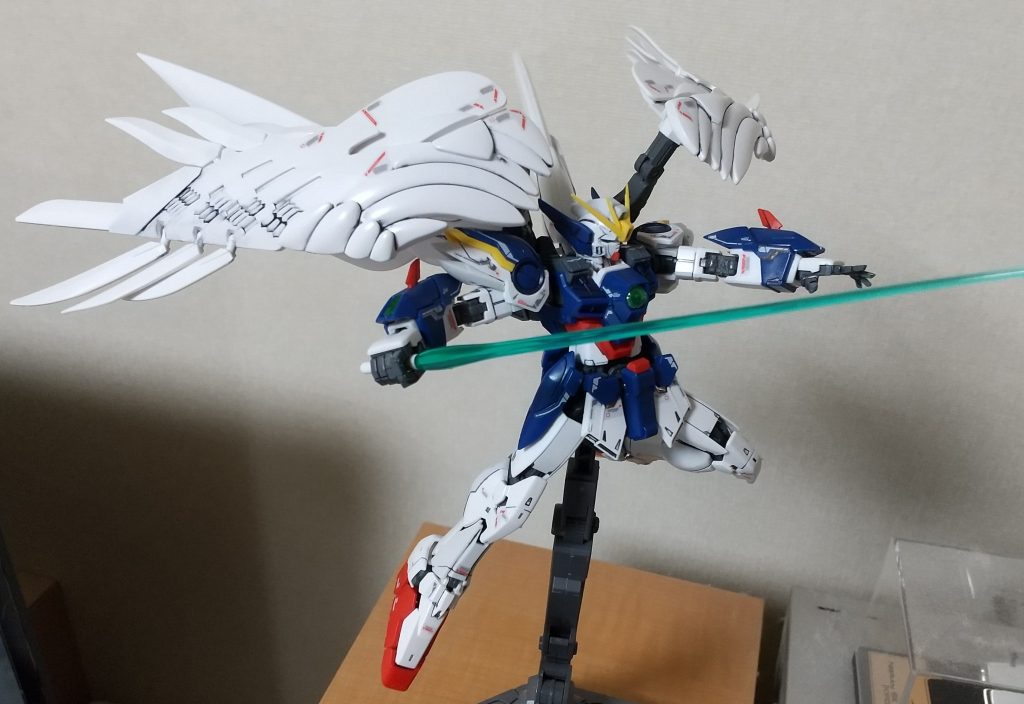 五飛「俺は、兵器として扱われてきた人間の代弁者だ！俺は貴様を含む全ての兵士の為に、戦っている！俺と貴様は同類だ！戦場でしか、己の存在意義を見出だせんのだ！｣ ヒイロ「五飛、トレーズはもういない！トレーズはお前が倒したんだ！｣五飛「違う！俺は今でも奴と戦っている！｣     五飛「俺はリリーナ・ピースクラフトを認めない！兵器を捨て、兵士を封印すればそれが平和だと言う考えは、間違っている！｣ヒイロ「だからマリー・メイアの独裁を認めると言うのか！｣五飛「それが戦う者の魂の拠り所となる！｣ ヒイロ「今はそれで良いかもしれない。だが、マリー・メイアは歴史を繰り返すだけだ！ 悲しく惨めな戦争の歴史をな！｣    