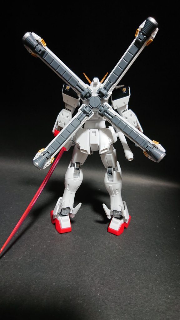 バック自分なりの解釈で黄色→金色、紺色→黒色、接続部を銀色等にしましたが中々難しいですね!