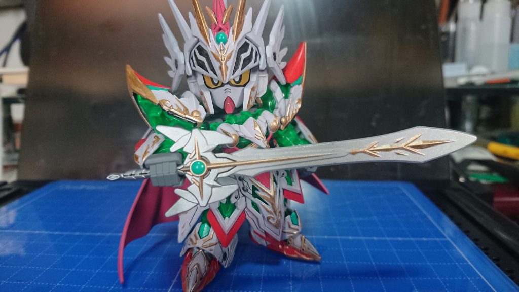 基本にしてオーソドックスなナイトタイプのSDガンダムでした。最近のSDは変わり種が多いけどもこういうのもまた良い物でありました。今回色を変えてしまいましたが、今度手に入れたら普通に元のナイトストライクで作ってみようかな。