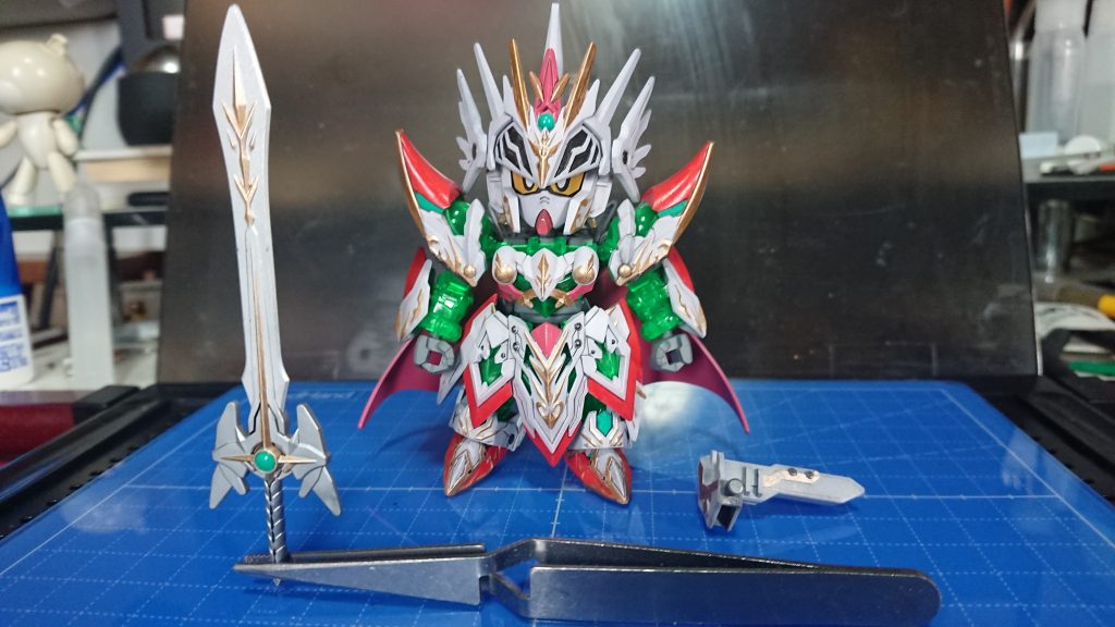 正面。付属品が剣と鞘なのでちょっと寂しい。