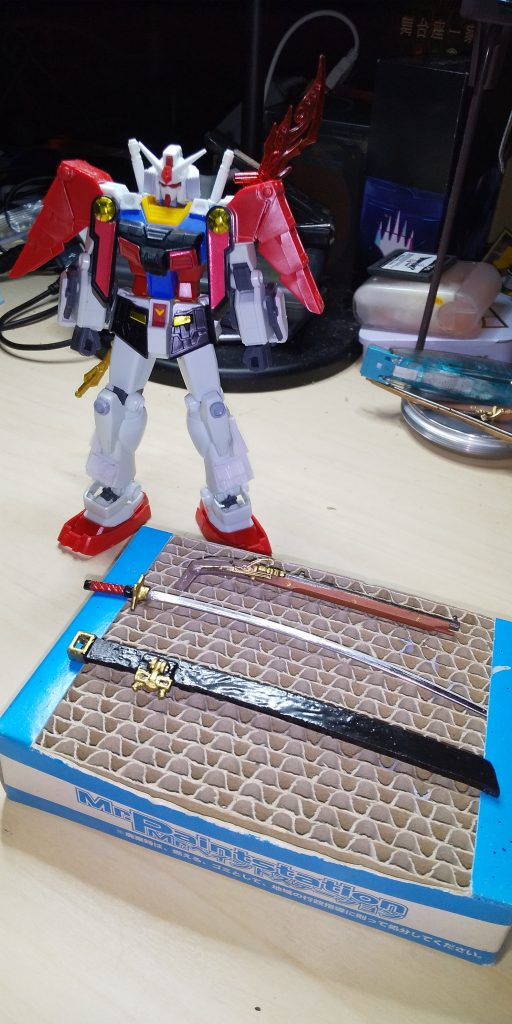 種子島ライフルは、ガチャガチャの火縄銃をビームライフルの持ち手を接着して持てるように