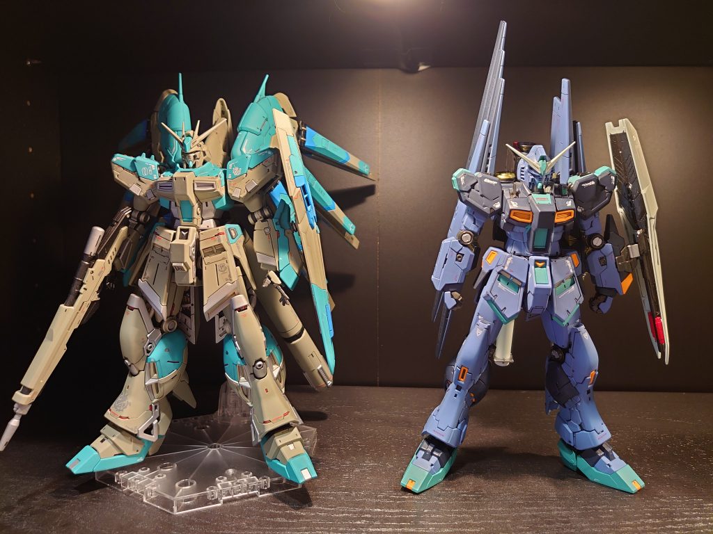 hi-νガンダムと並べて。