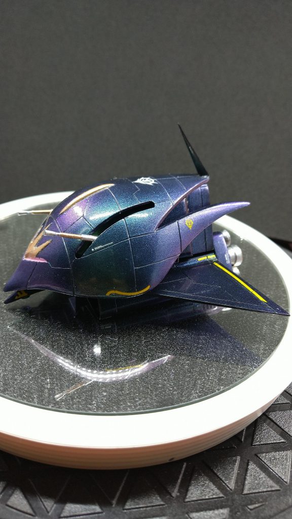 マジョーラ風塗装を重点にしたため、今回はデカールは少なくして、スジボリも大雑把な感じにしています。