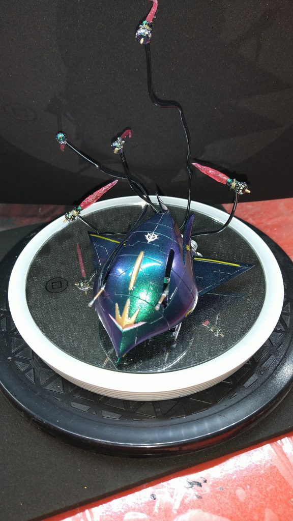 ビットも飛ばして撮影ビットの炎は余っていたビームサーベルを加工して取り付けました。写真では解り難いですが、ビットも一応マジョーラ風塗装しています。