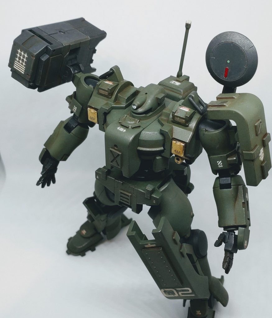 地上型なのでウェザリング強めにしました。輸送用に使われてるという設定で両肩にフックを取付。