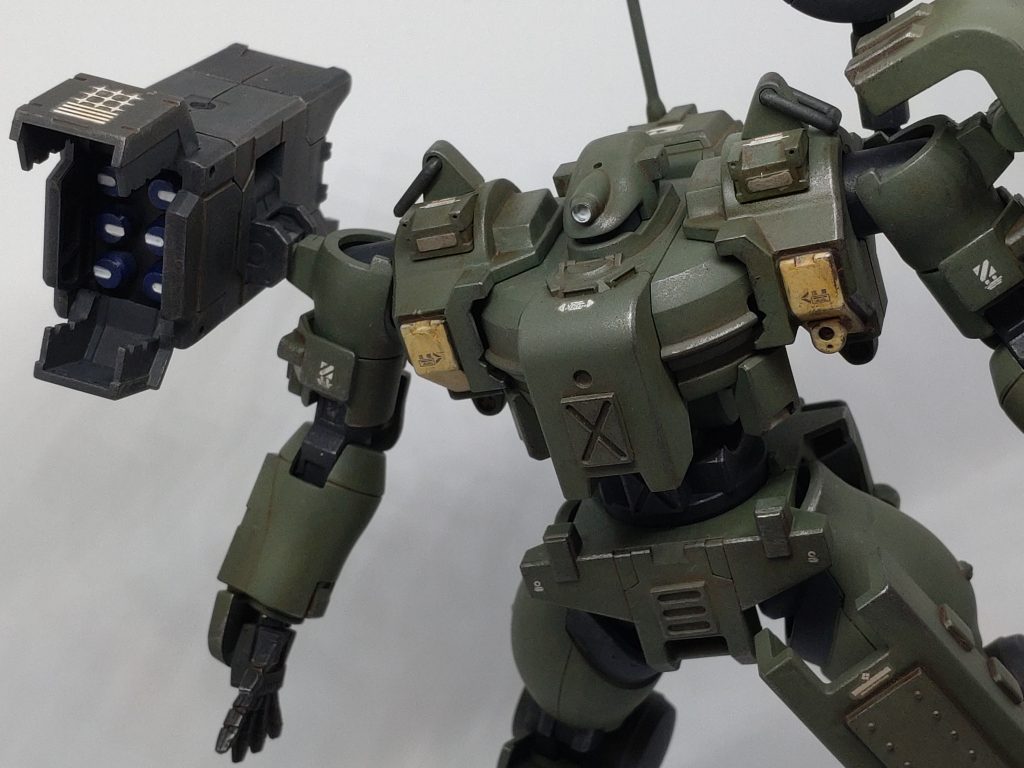 ミサイルランチャー内部も塗り分けしました。