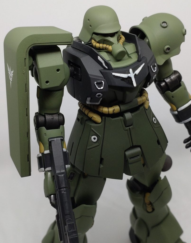 エングレービングが上手く塗れませんでした。あちこちはみ出てしまい、何度もリタッチしました。