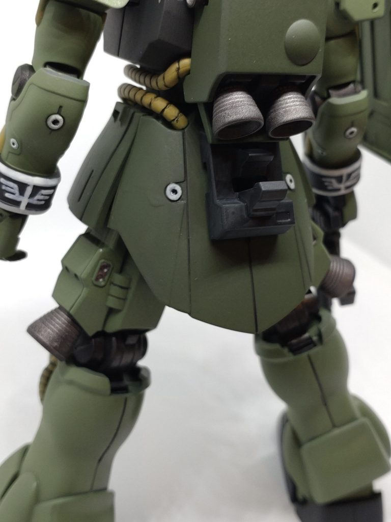 袖付きのホワイトラインはガンダムマーカーで塗り塗りしました。