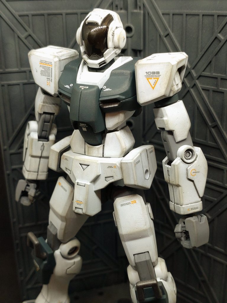 格納庫風の背景で。