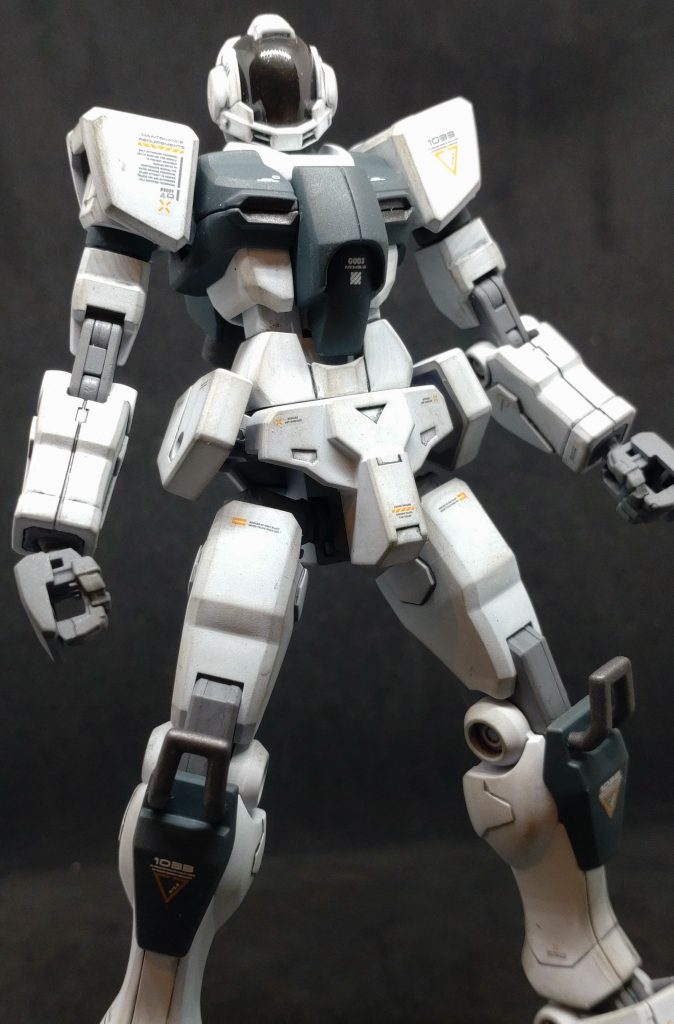 全身にハイキューパーツのコーションデカールを貼り付けました。