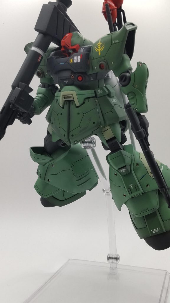 カラーリングは、一応、黒立ち上げでやって見ました。全体に緑一色な感じにますが一応緑も3色、グレーも3色使ってます。肉眼だとわかるけど、画像では難しいかもです。   