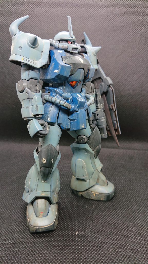 私の作品は砂漠カラーの機体が多いので、皆様への暑中見舞いを兼ねて、寒色の機体を作製してみました。