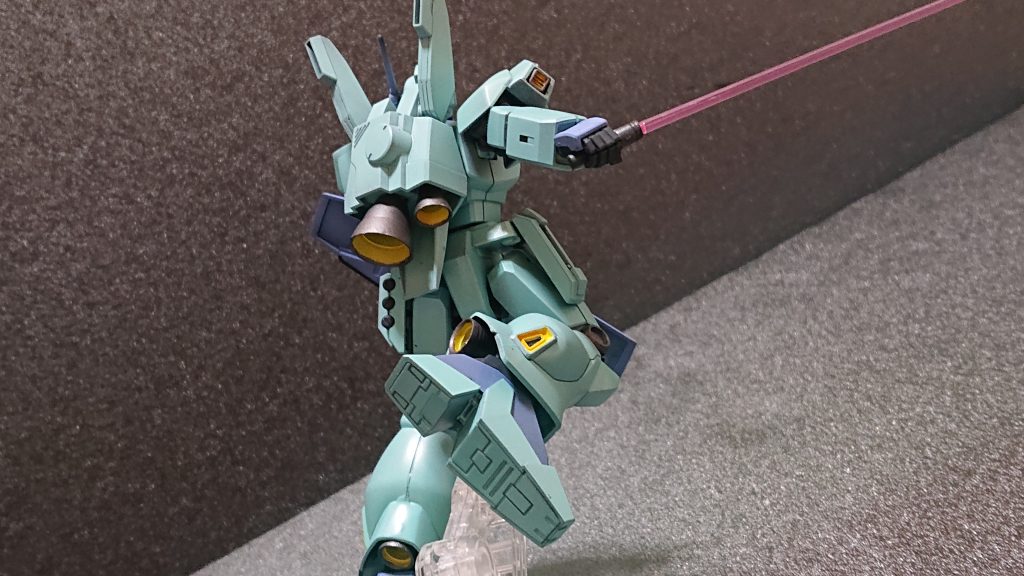 少し前のHGと言っても、最近のHGにも劣らない満足のいく可動域です。