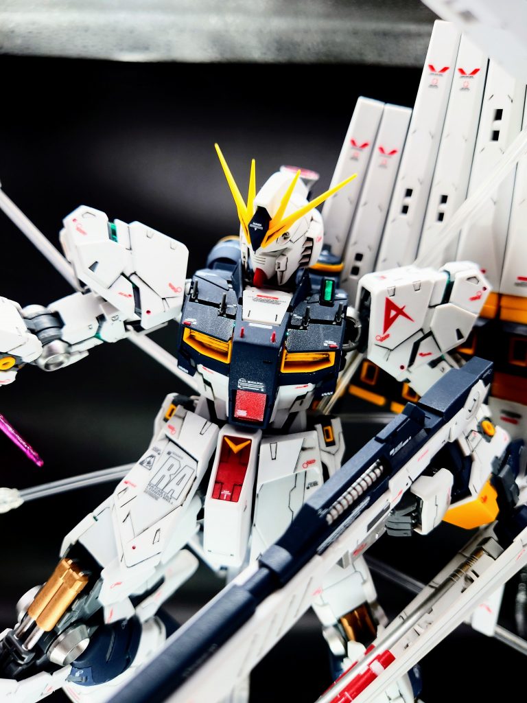 赤いポツン。何個かポツンしました。何個かポロリもしました。接着剤って色んな種類があって用途に応じて使い分ける必要があるなと思います。早くて強いが最強ですが、早すぎると技術が追いつかず、、ストレスと接着剤との争いを繰り返しています。（喜）