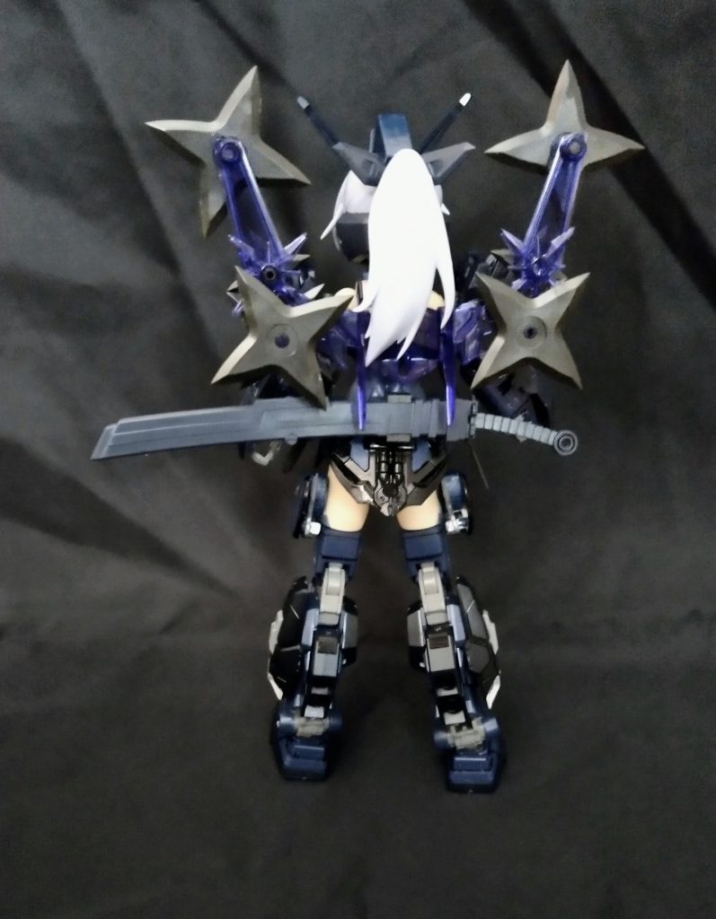 後ろはこんな感じ。刀や手裏剣は迅雷のものを流用。