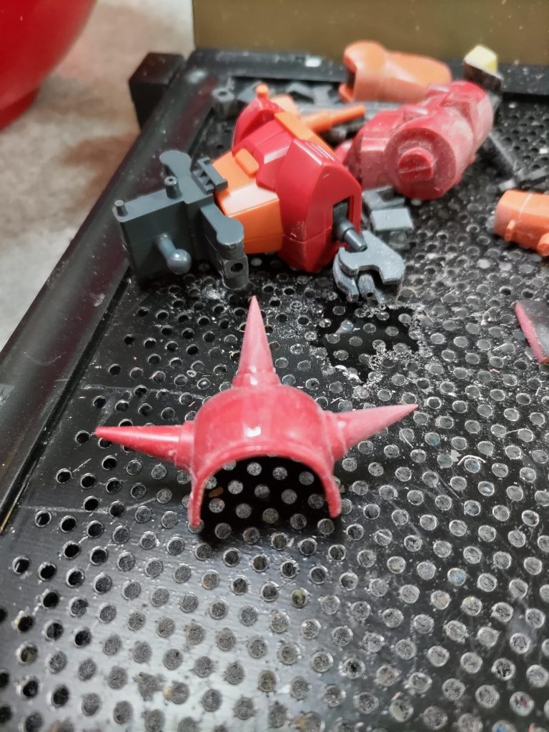 スパイクは削り込んで尖らせました。