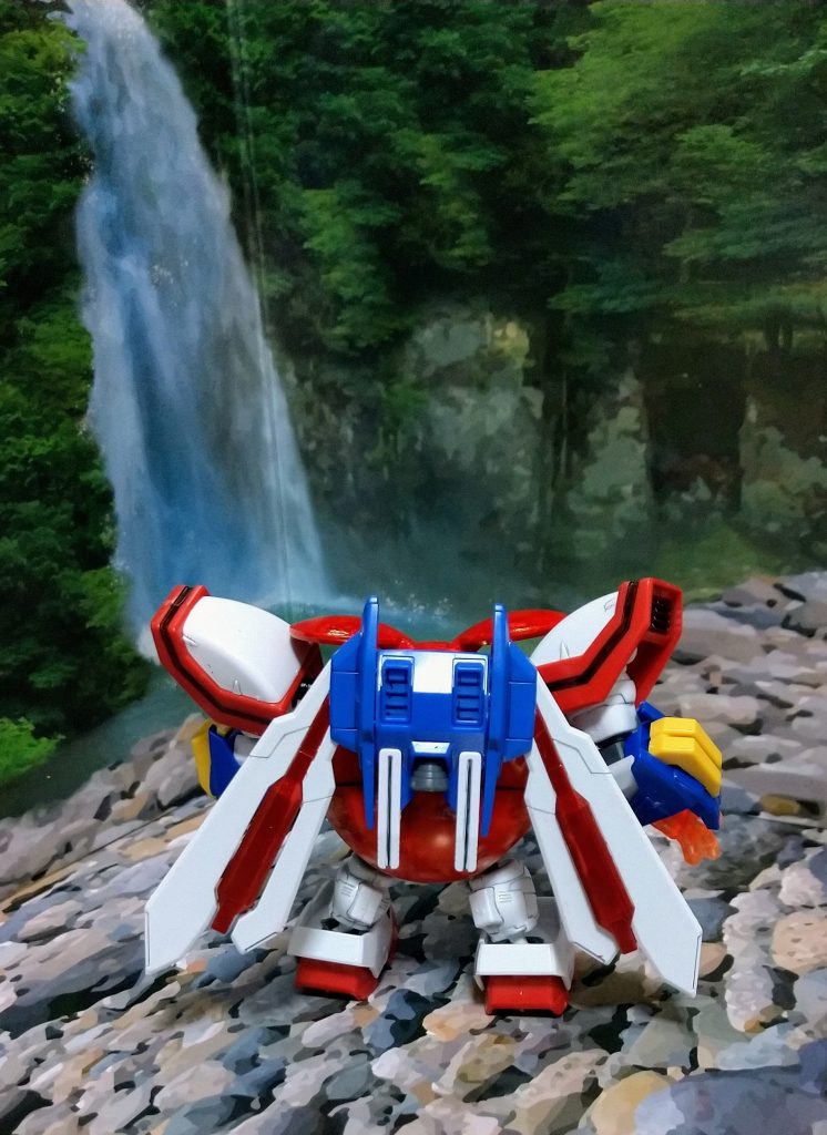 後ろはこんな感じ。個体差を出すため、HGシャイニングガンダムのコアランダーにHGゴッドガンダムのパーツをミキシングし、それをハロ本体に取り付けています。