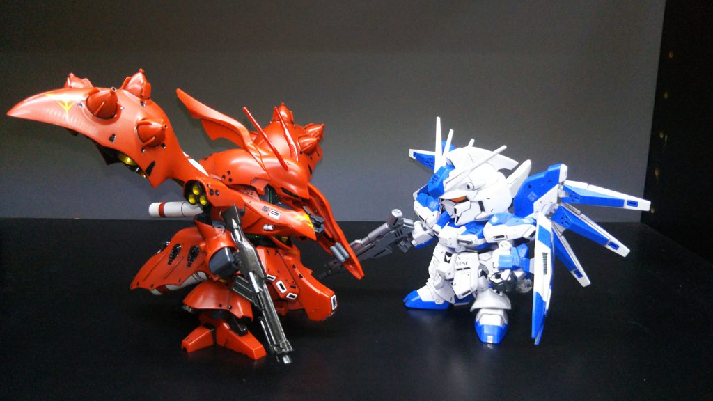 ナイチンゲールとHi-νガンダム。ナイチンゲールはBB戦士じゃなく、クロスシルエットの物。CSフレームに換装してます。