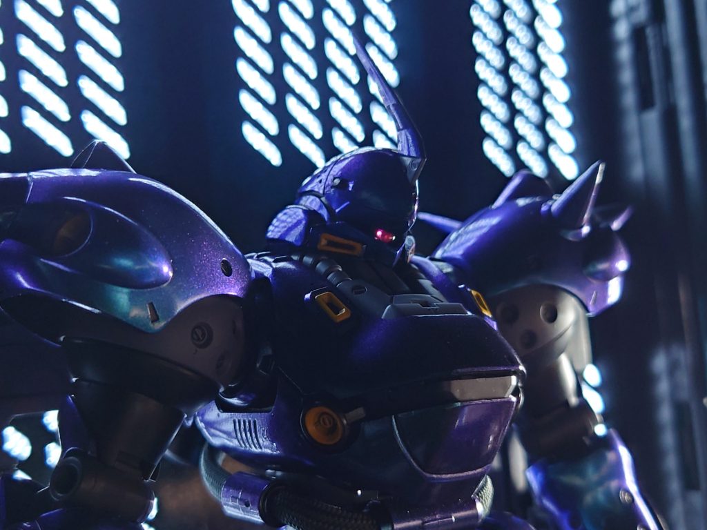 今回は、偏光やメタリックを引き立てるように意識してます。