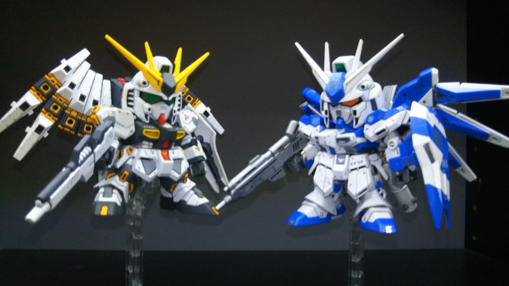 νガンダムとHi-νガンダム