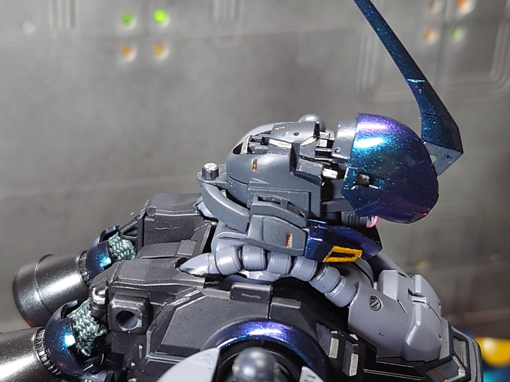 頭部は細かく手を加えてあります。前頭部スライド展開、バルカン再現、フェイススライド、後頭部フェアリング追加、アンテナ可動等々。