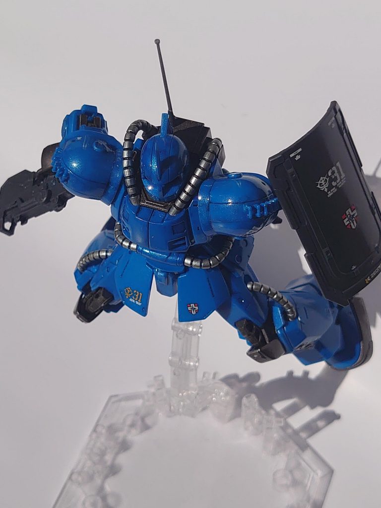 箱絵ポーズです!このキットは会わせ目は非常に少ないし、モノアイの稼働ギミックもあり最高ですね!