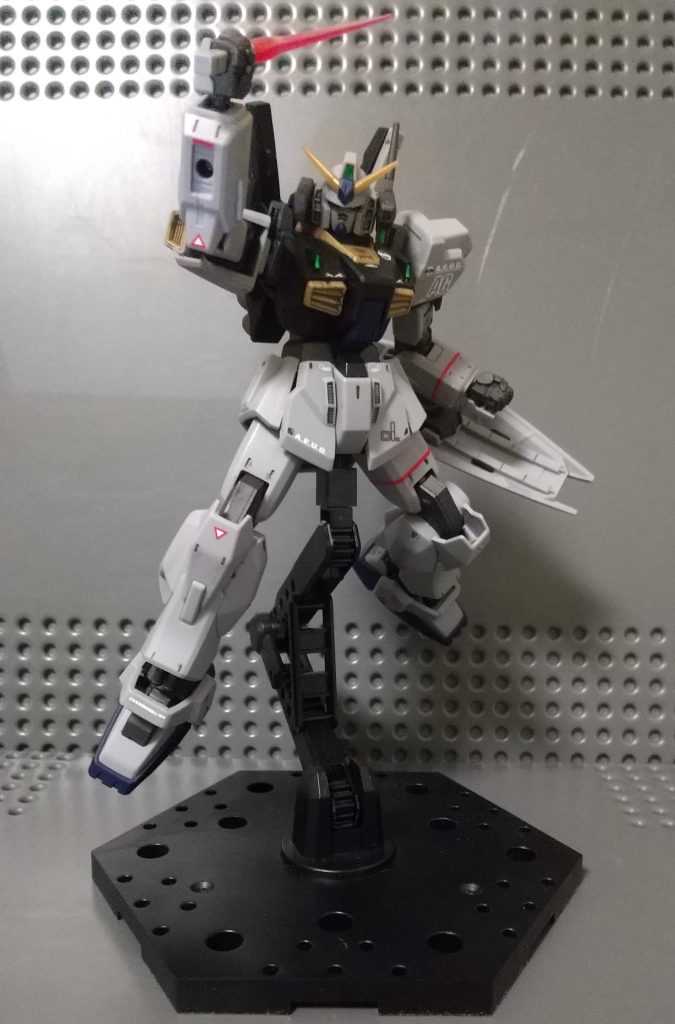 サーベルでの切りつけ降りかかるサーベルに対して、他の部分でバランスをとることが大切だと思います。