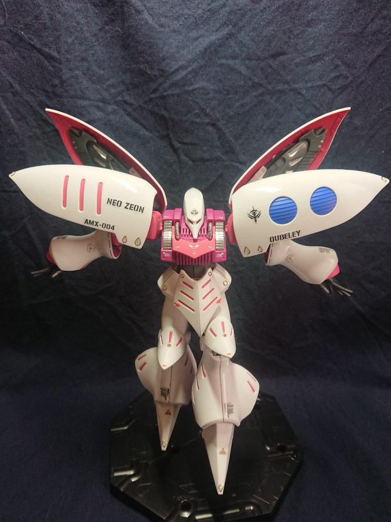 HGUCのキュベレイです。定番の平手を分割。外装は下地から磨きこんで光沢塗装にしました。デカールをたくさん貼るのが好きなのですが、キュベレイには似合わなそうなので控え目に貼りました。